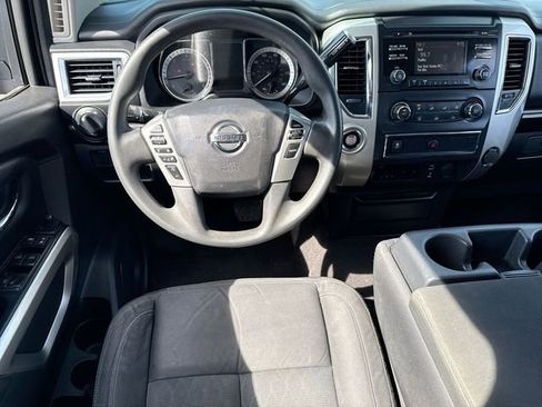 Used 2017 Nissan Titan SV RWD image 14