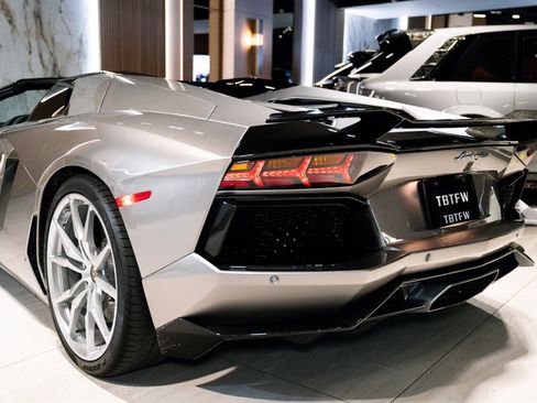 Used 2014 Lamborghini Aventador LP 700-4 image 21