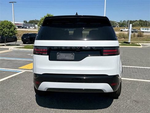 New 2025 Land Rover Discovery Dynamic SE image 5
