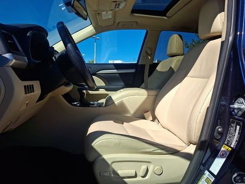 Used 2014 Toyota Highlander XLE AWD/4WD image 14