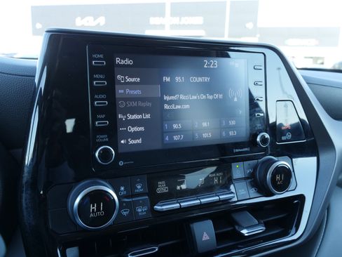 Used 2022 Toyota Highlander L image 29