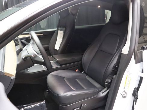 Used 2023 Tesla Model Y Long Range image 37