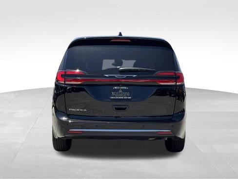 New 2027 Chrysler Pacifica Select FWD image 9