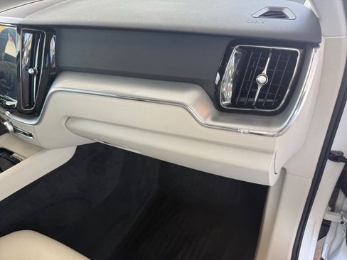 Used 2019 Volvo XC60 T5 Momentum w/ Premium Package FWD image 35