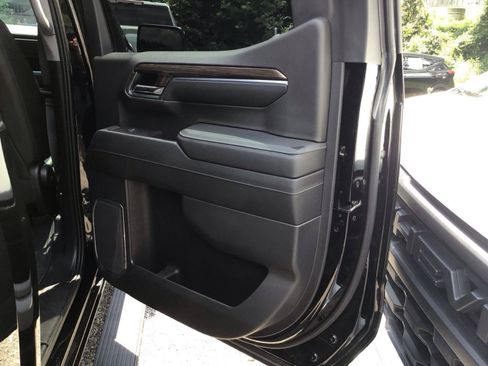 Used 2022 Chevrolet Silverado 1500 LT Trail Boss w/ LT Trail Boss Premium Package AWD/4WD image 5