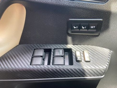 Used 2014 Toyota RAV4 Limited w/ Technology Package FWD image 18
