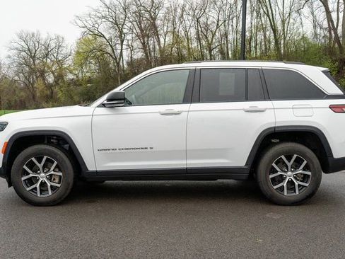 Used 2023 Jeep Grand Cherokee Limited AWD/4WD image 10