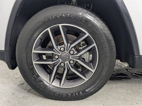 Used 2019 Jeep Grand Cherokee Limited w/ Luxury Group II image 9