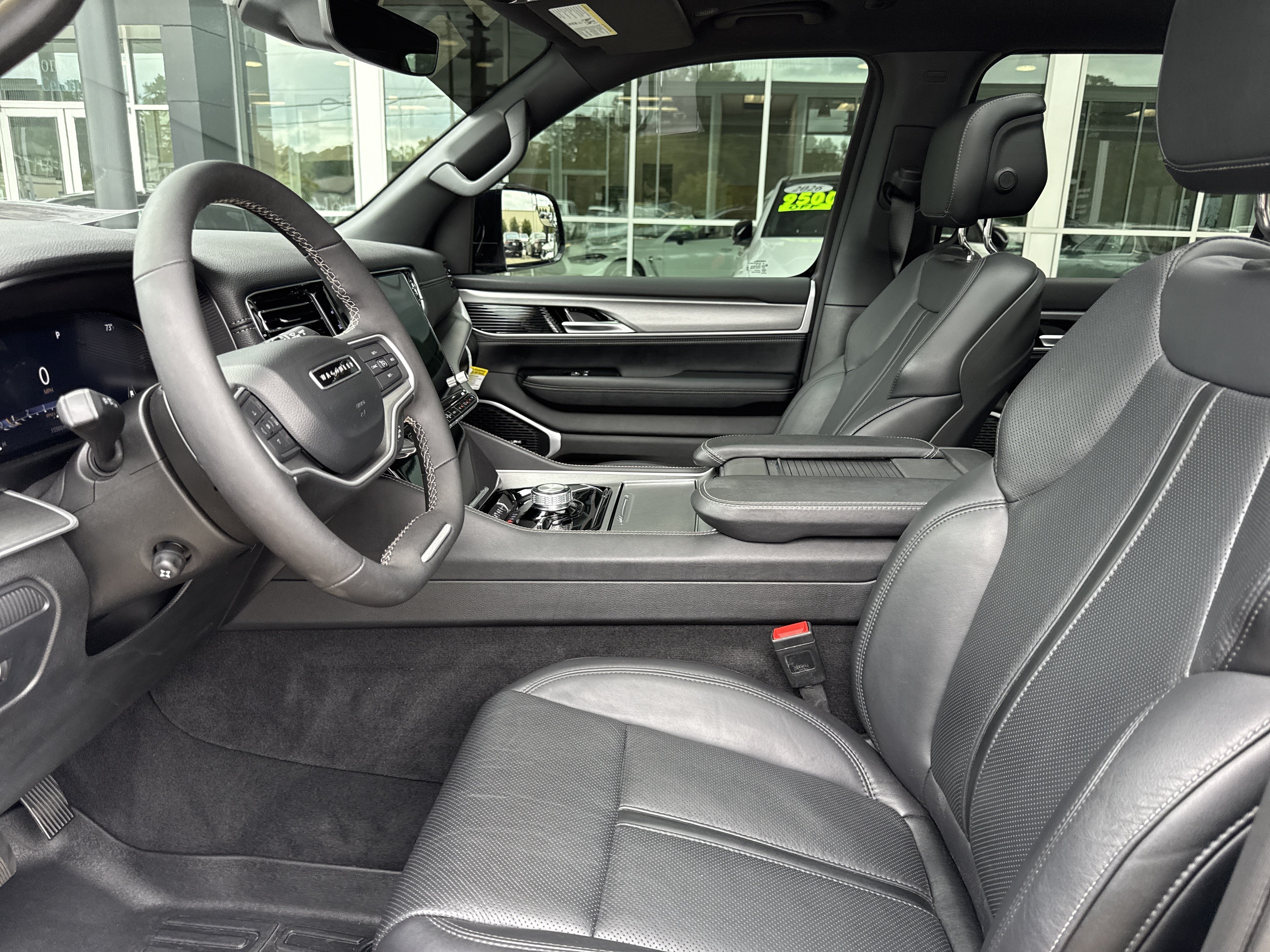 Used 2025 Jeep Wagoneer Series II w/ Premium Group I AWD/4WD image 4
