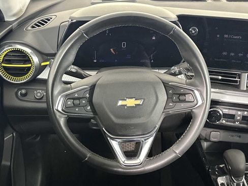 Used 2024 Chevrolet Trax LT w/ Driver Confidence Package FWD image 13