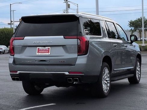 Used 2025 GMC Yukon XL Denali AWD/4WD image 5