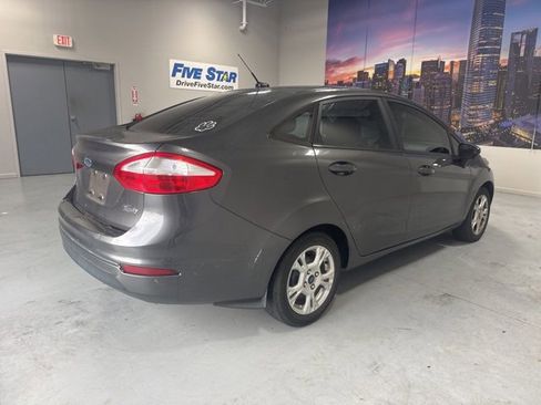 Used 2015 Ford Fiesta SE image 5