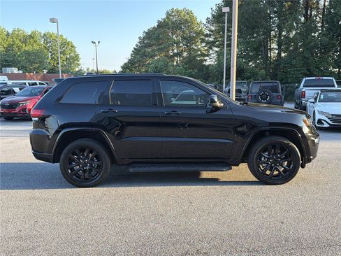 Used 2022 Jeep Grand Cherokee Laredo X AWD/4WD image 4