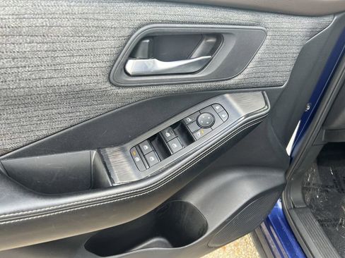 Used 2023 Nissan Rogue SV image 14