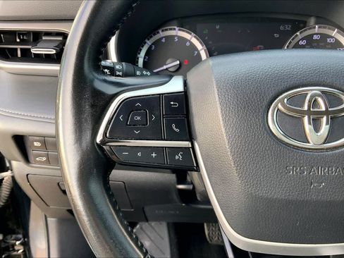 Used 2022 Toyota Highlander XLE AWD/4WD image 21
