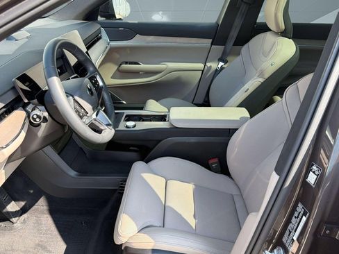 Used 2025 Volvo EX90 Plus AWD/4WD image 5