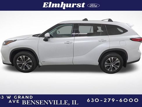 Used 2022 Toyota Highlander XLE image 2