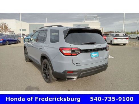 Certified 2025 Honda Pilot Black Edition image 10