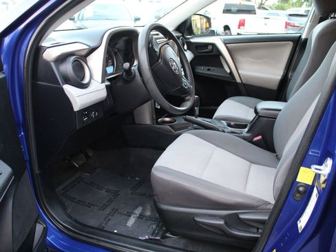 Used 2015 Toyota RAV4 LE FWD image 9