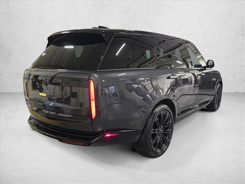 New 2026 Land Rover Range Rover Long Wheelbase SE image 5