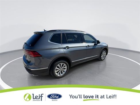 Used 2018 Volkswagen Tiguan SE w/ Panoramic Sunroof Package image 11
