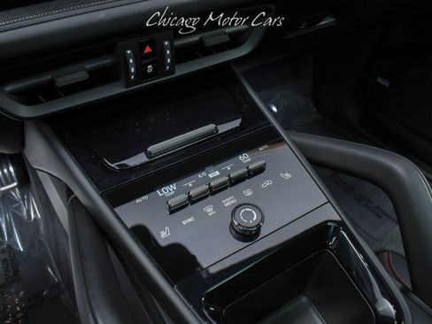 Used 2025 Porsche Cayenne GTS AWD/4WD image 18
