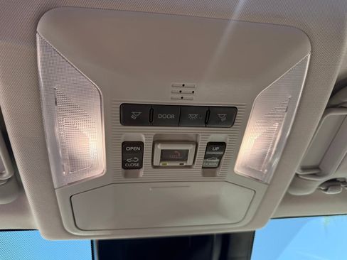 Used 2022 Toyota RAV4 XLE Premium image 26