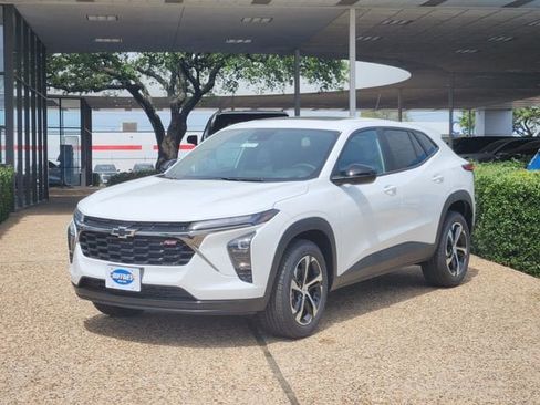 New 2026 Chevrolet Trax RS w/ Sunroof Package image 3