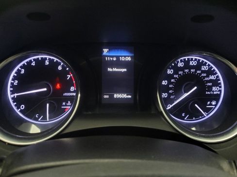 Used 2020 Toyota Camry SE image 23