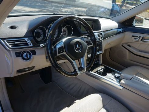 Used 2014 Mercedes-Benz E 550 4MATIC Sedan image 17