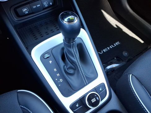 Certified 2025 Hyundai Venue Limited image 23