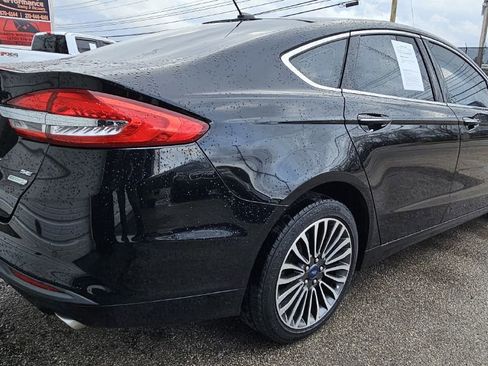 Used 2017 Ford Fusion SE w/ Fusion SE Technology Package image 5