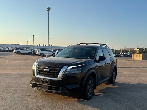 Certified 2024 Nissan Pathfinder SV FWD image 8