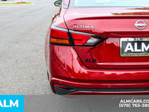 Used 2025 Nissan Altima 2.5 SV FWD image 13