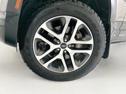 Used 2022 Land Rover Defender 110 X-Dynamic HSE AWD/4WD image 29