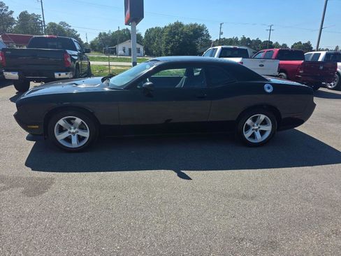 Used 2012 Dodge Challenger SXT RWD image 2