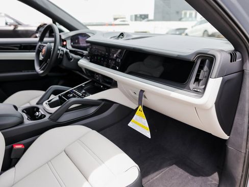 New 2025 Porsche Cayenne E-Hybrid Coupe image 27