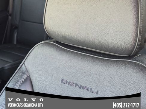 Used 2025 GMC Yukon Denali AWD/4WD image 14