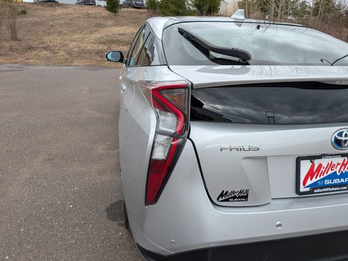 Used 2018 Toyota Prius Four Touring w/ Premium Convenience Package FWD image 17