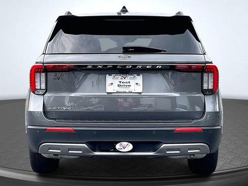 Used 2026 Ford Explorer Active w/ Active Comfort Package RWD image 6