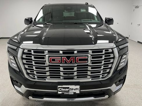 Used 2025 GMC Yukon XL Denali AWD/4WD image 3
