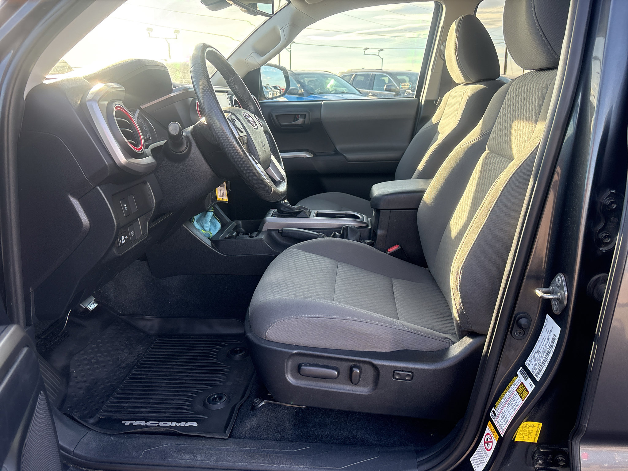 Used 2020 Toyota Tacoma SR5 AWD/4WD image 8
