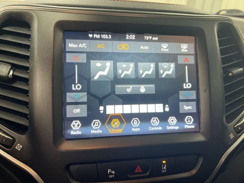 Used 2022 Jeep Cherokee Trailhawk w/ Comfort/Convenience Group AWD/4WD image 16