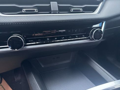 New 2026 Chevrolet Equinox LT w/ Convenience Package II image 27