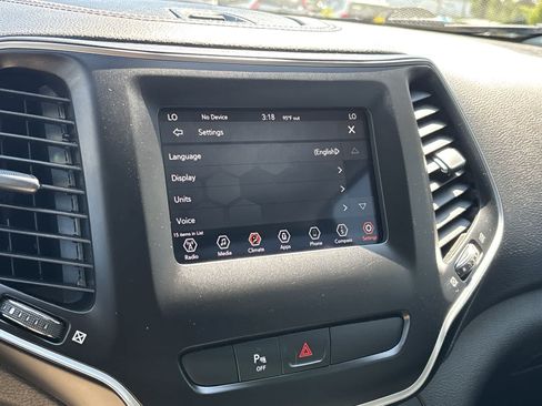 Certified 2019 Jeep Cherokee Latitude Plus AWD/4WD image 21