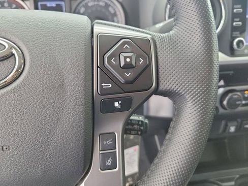 Used 2022 Toyota Tacoma SR5 RWD image 23