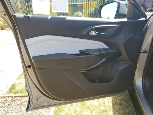 Used 2025 Chevrolet Trax LT w/ LT Convenience Package image 20