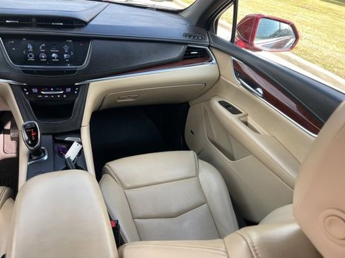 Used 2018 Cadillac XT5 Premium Luxury w/ Driver Assist Package image 32