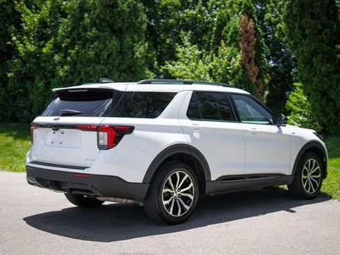 Used 2025 Ford Explorer ST-Line AWD/4WD image 5