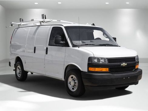 Used 2021 Chevrolet Express 3500 w/ Driver Convenience Package RWD image 5